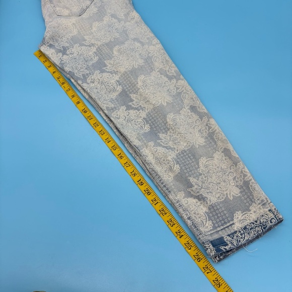 Vintage Reunion Floral Lace Print Distressed Rewash Jeans Size 9/10 - Picture 5 of 9